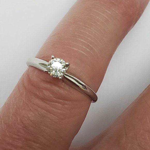 Estate Vintage 14k White Gold .25ct Diamond Engagement Ring - Picture 4 of 10